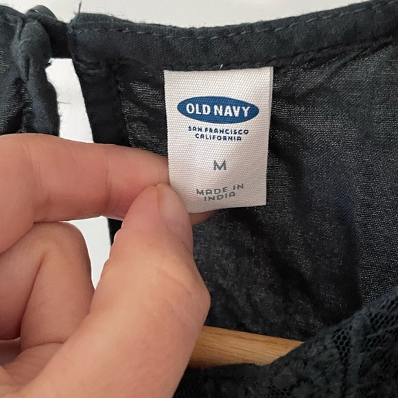 Old Navy Green Top Size M ‼️FREE SHIPPING‼️ - Picture 2 of 4